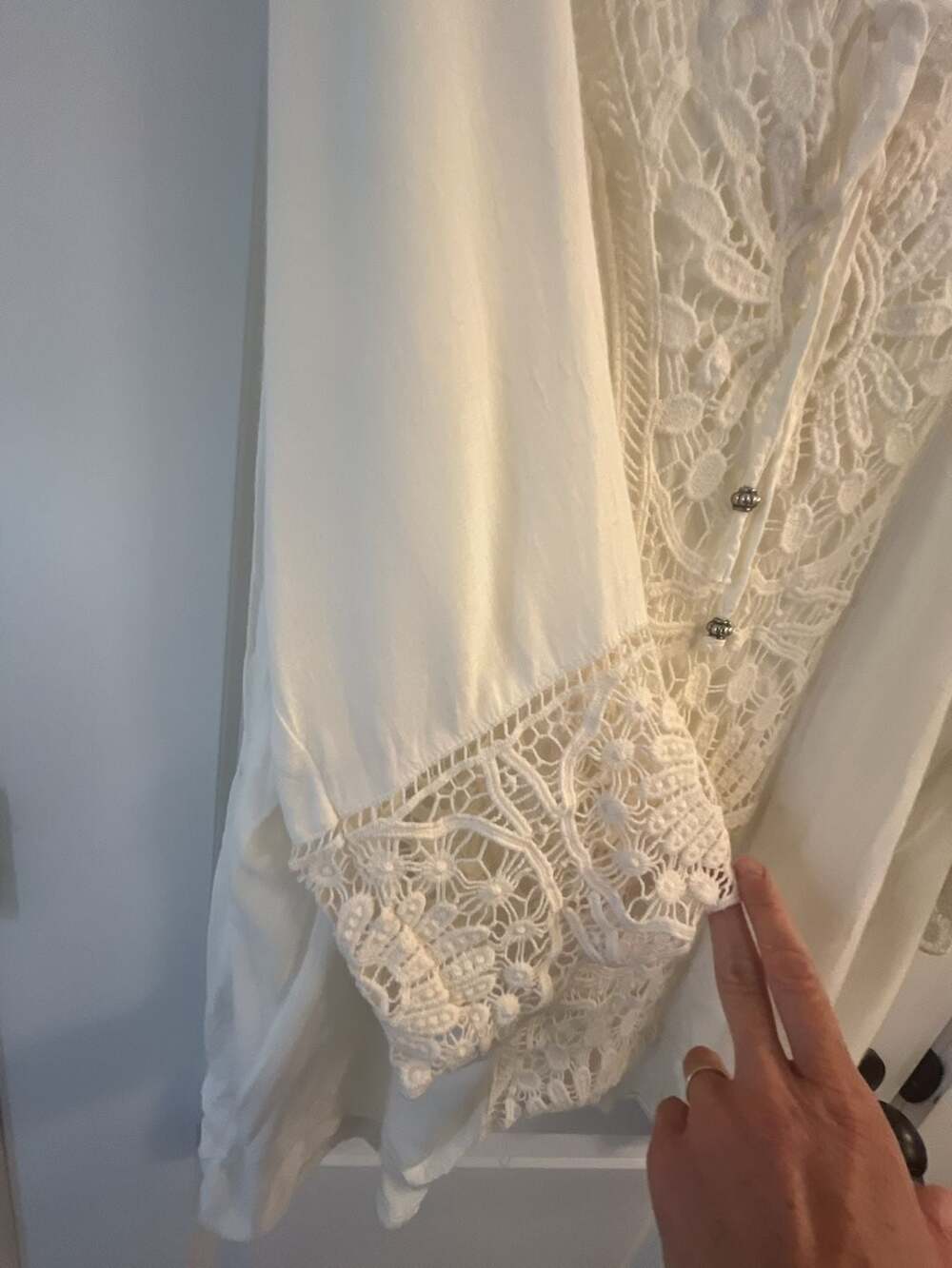 Indigo Thread Co. Ivory Lace Front Hi-Lo Peasant Blouse - Picture 3 of 3